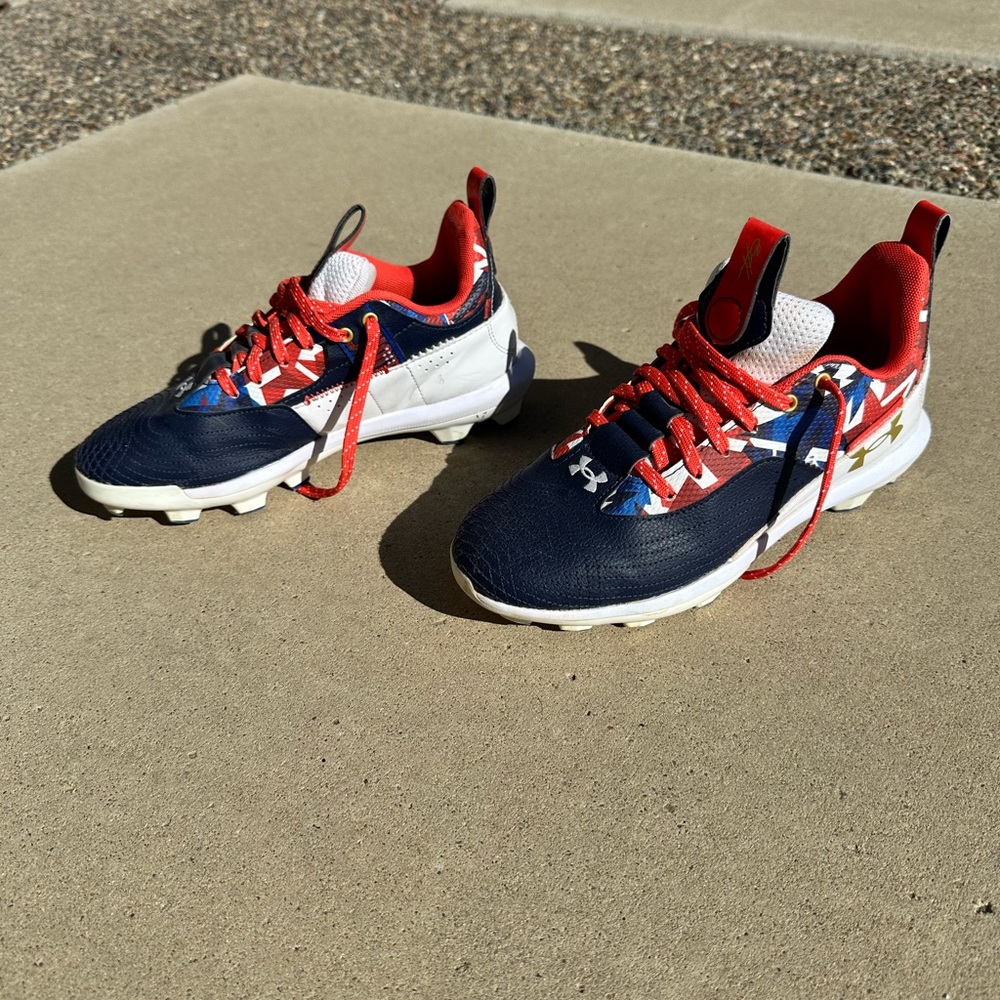 Under Armour youth baseball cleats size 5.5